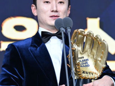 신민재 골든글러브 수상에 LG 팬들 환호