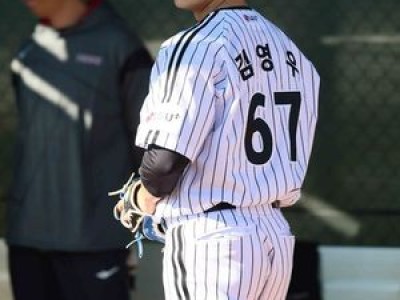 LG 신인 투수 김영우 151km 강속구로 화제