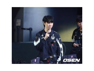 700전 기록 무덤덤하게 받아들인 선수에 팬들 반응 뜨거움