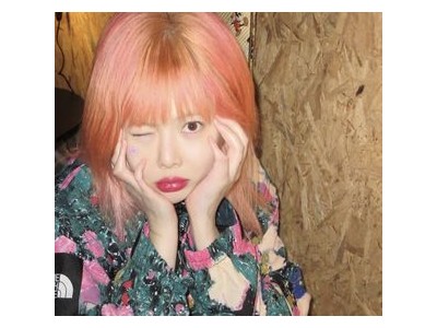 현아 만찬 사진 공개에 팬들 로맨틱 반응
