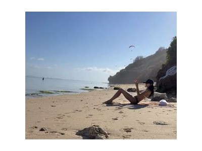 무용수 윤혜진 해변 산책 영상에 관심 집중